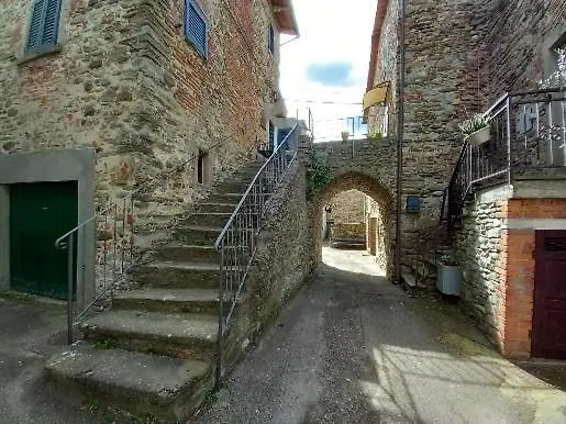 La Chimera Arezzo 0*,  Italia